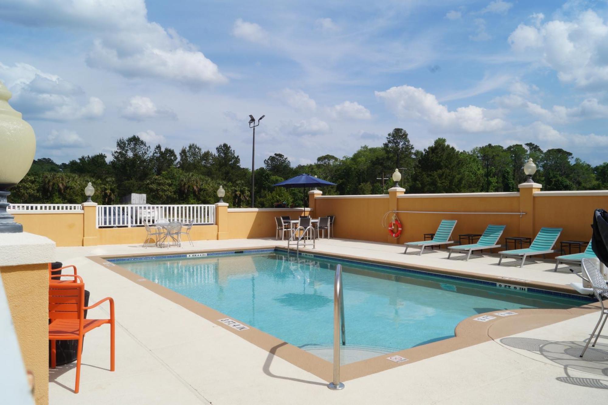 Comfort Suites Lake City Exterior photo